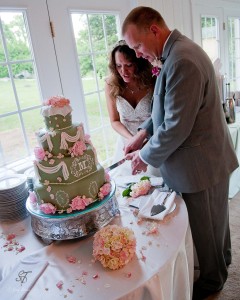 cutting cake