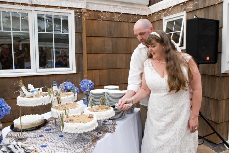 bride & groom, cake