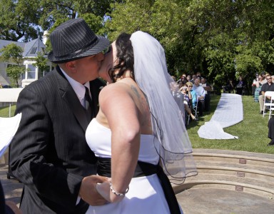 kissing,ceremony,bride,dress,love